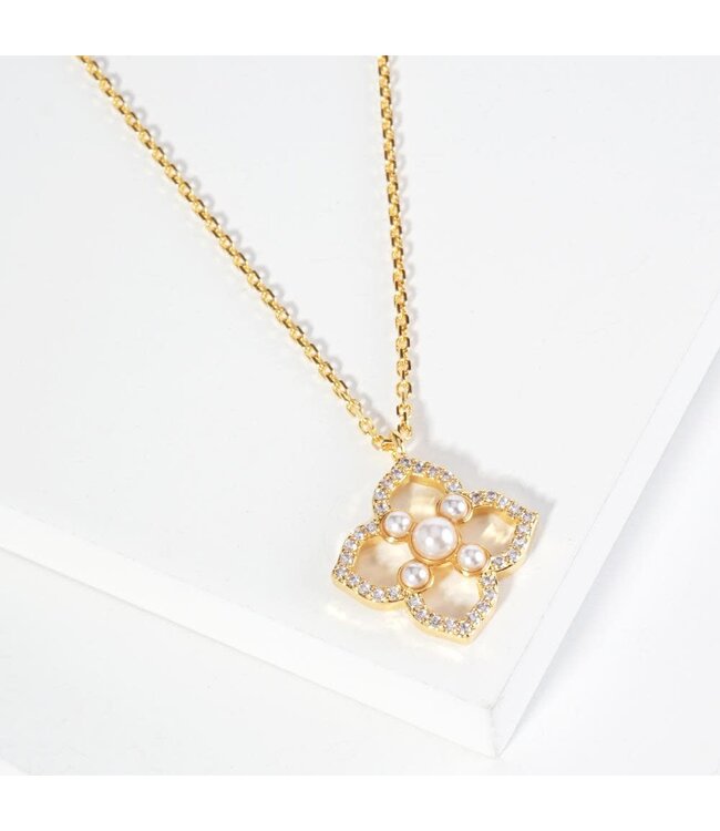 In Your Life Flower Pearl Necklace