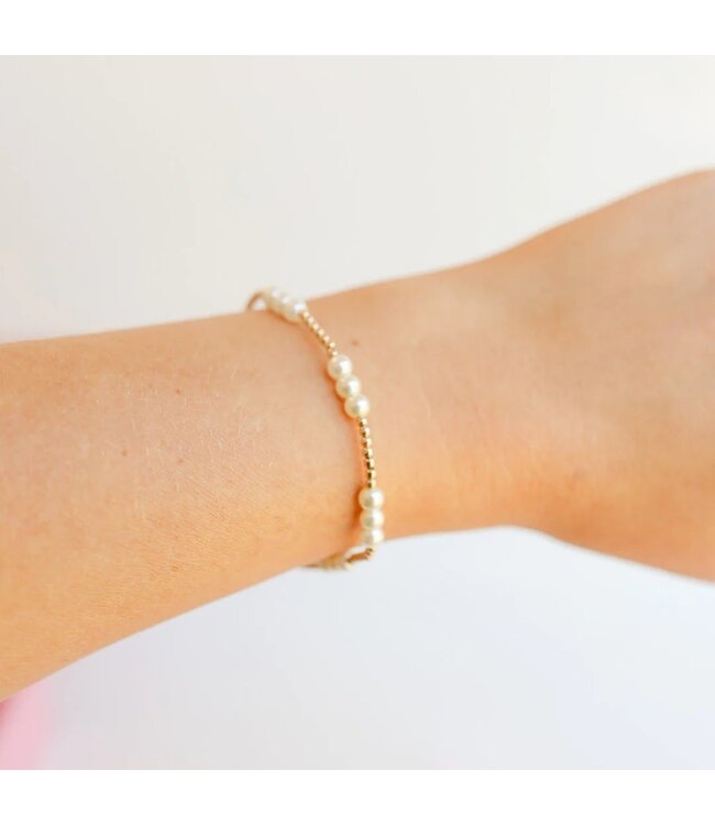 BEADED BLONDES 6.75" Ily Pearl Pearl Bracelet in Gold