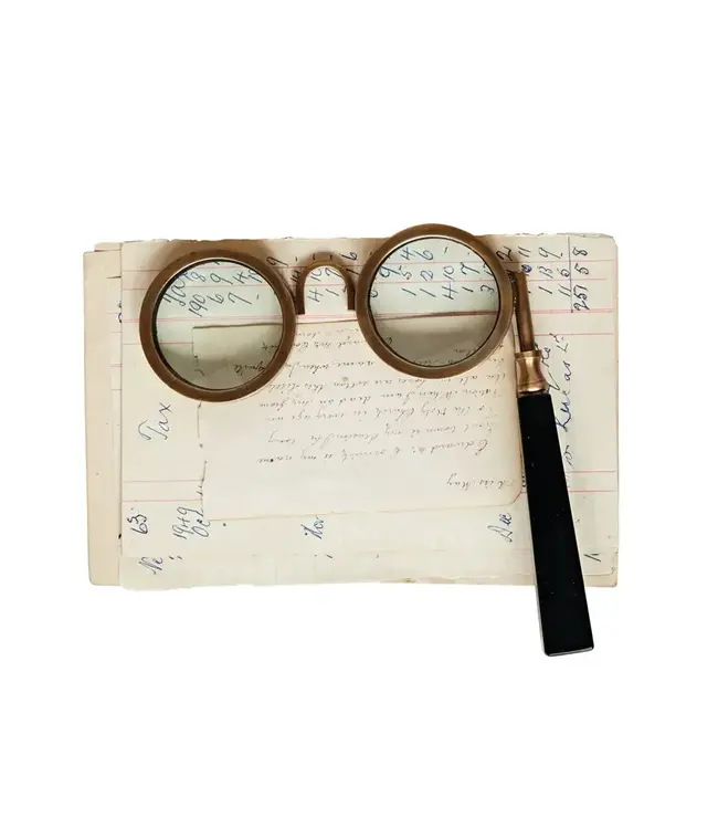 Spectacle Magnifying Glass