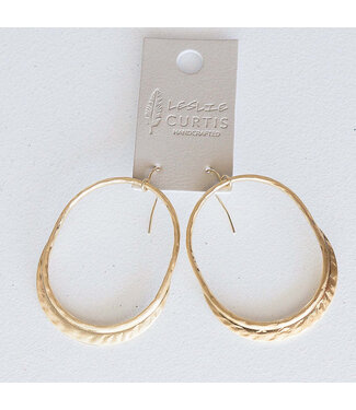 LESLIE CURTIS JEWELRY DESIGNS 2" August Gold Detailed Oblong Hoop