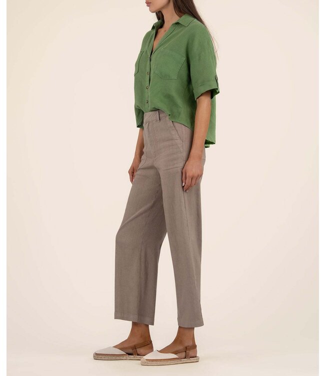 KUT FROM THE KLOTH Ivy Breland-Boxy Button Front Shirt with Short Sleeves & Pocket