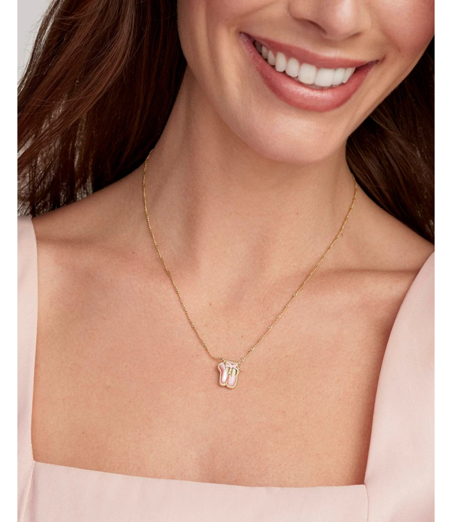 KENDRA SCOTT Ballet Short Pendant Necklace