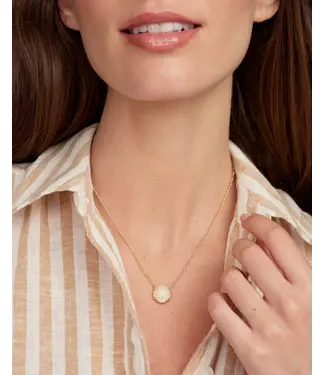 KENDRA SCOTT Sand Dollar Short Pendant Necklace