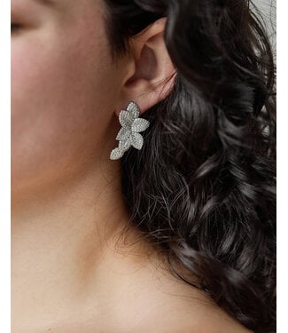 THEIA JEWELRY Mira Medium Plumeria Earrings THEIA JEWELRY Mira Medium Plumeria Earrings