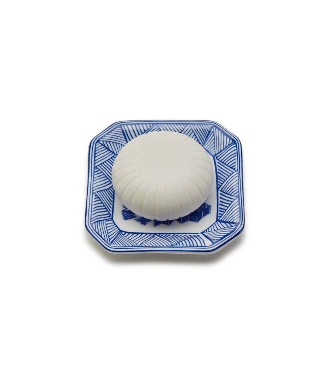 Blue Willow Sandalwood Scented French Milled Soap with Porcelain Tray