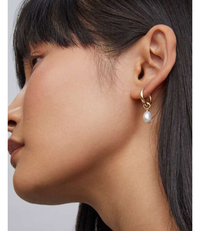 KENDRA SCOTT Willa Pearl Huggie Earrings White Pearl