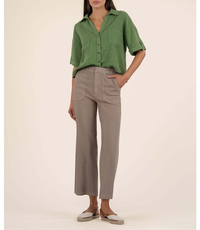 KUT FROM THE KLOTH Ivy Breland-Boxy Button Front Shirt with Short Sleeves & Pocket