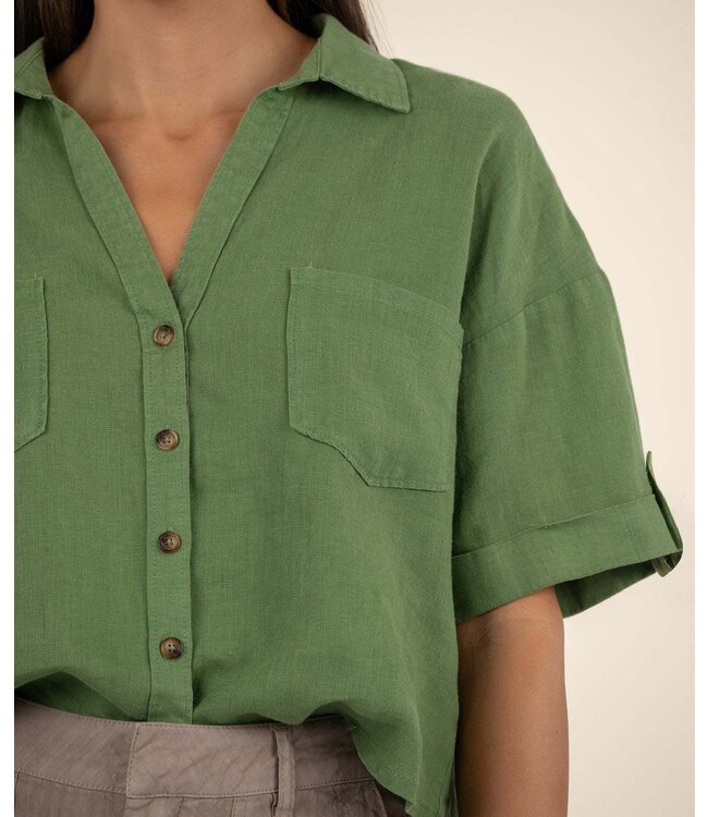 KUT FROM THE KLOTH Ivy Breland-Boxy Button Front Shirt with Short Sleeves & Pocket