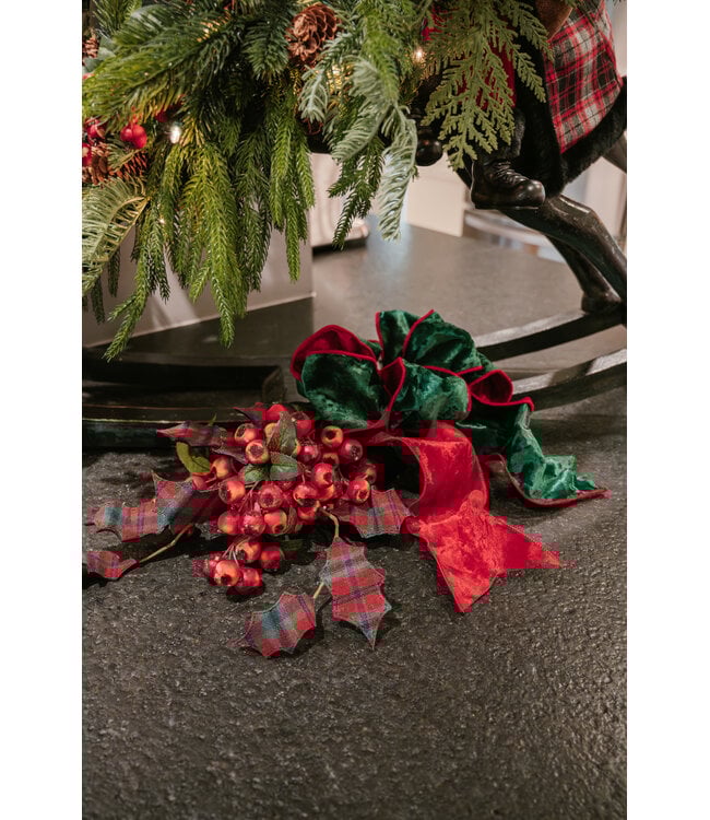 28" Holly Spray Polyester