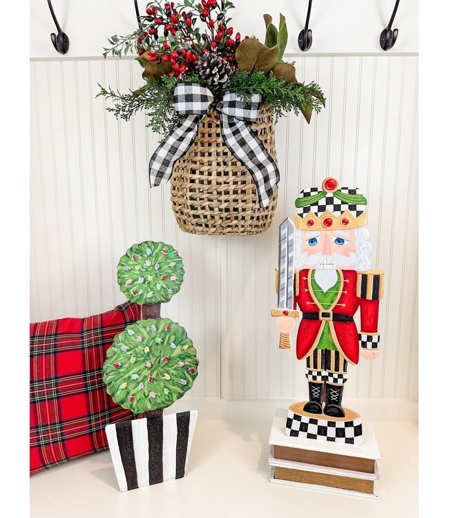 THE ROUND TOP COLLECTION Elegant Nutcracker Medium