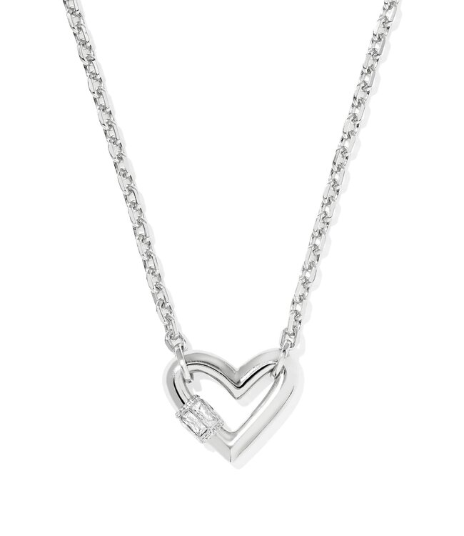 KENDRA SCOTT Emery Heart Short Pendant Necklace