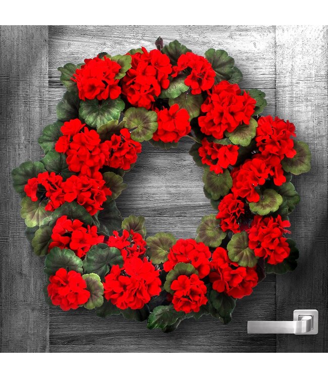 24" Velvet Mature Geranium Wreath
