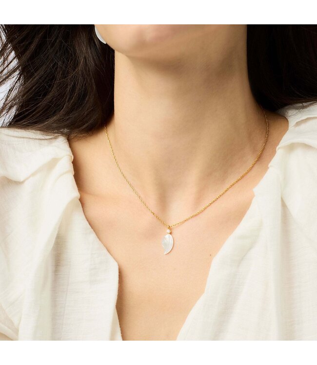 JULIE VOS Willow Delicate Necklace Mother of Pearl