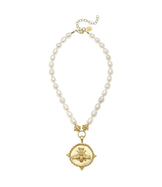 SUSAN SHAW Gold Bee Pendant On Genuine Freshwater Pearl Necklace