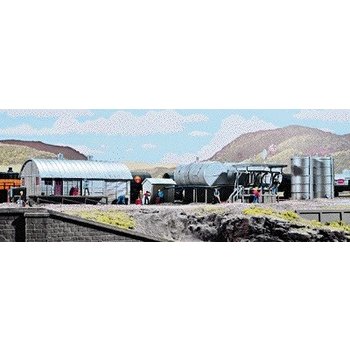 Weaver Trains Walthers N Interstate Fuel & Oil -- Kit # 933-3200