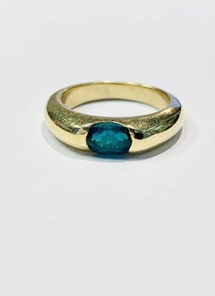 18kt yellow gold Chatham Emerald inset ring