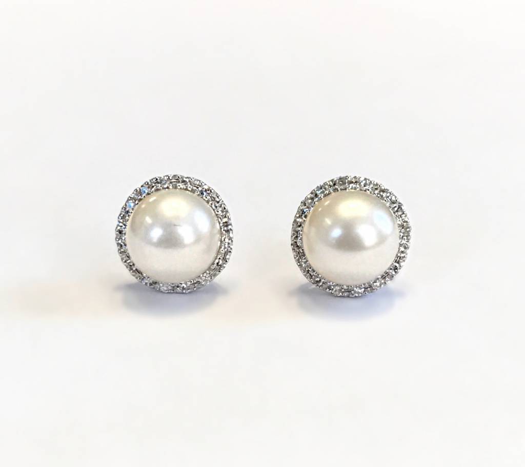 E9694 Pearl and halo diamond earrings