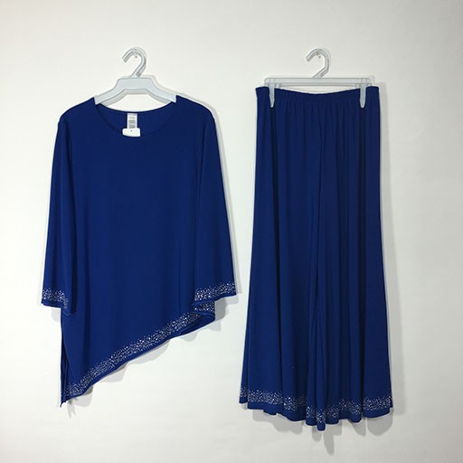 Maxima Gem Detailing Three Quarter Sleeve Capri Set