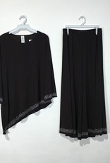 Maxima Gem Detailing Three Quarter Sleeve Capri Set