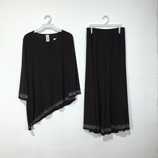 Maxima Gem Detailing Three Quarter Sleeve Capri Set