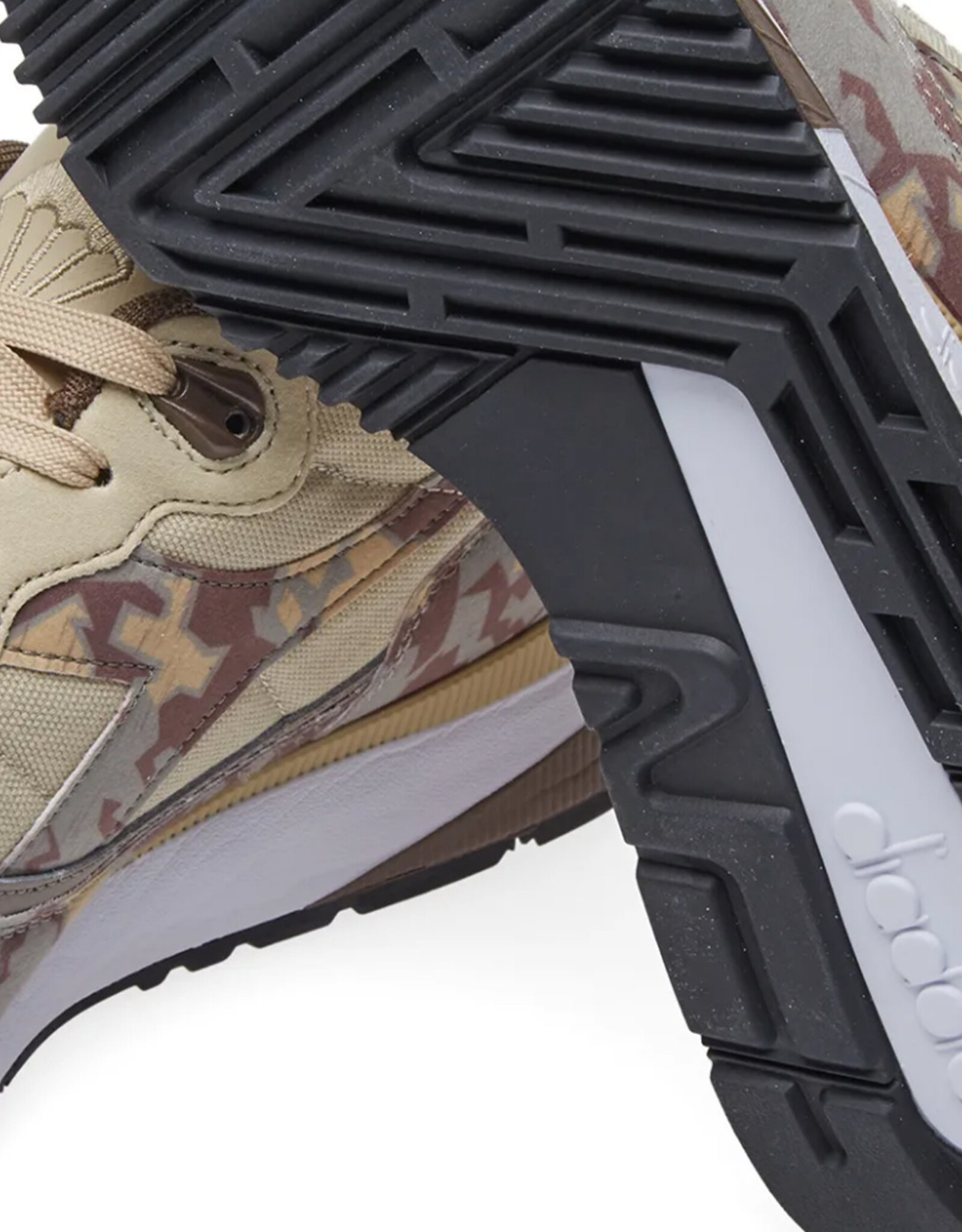 DIADORA V7000 Camo