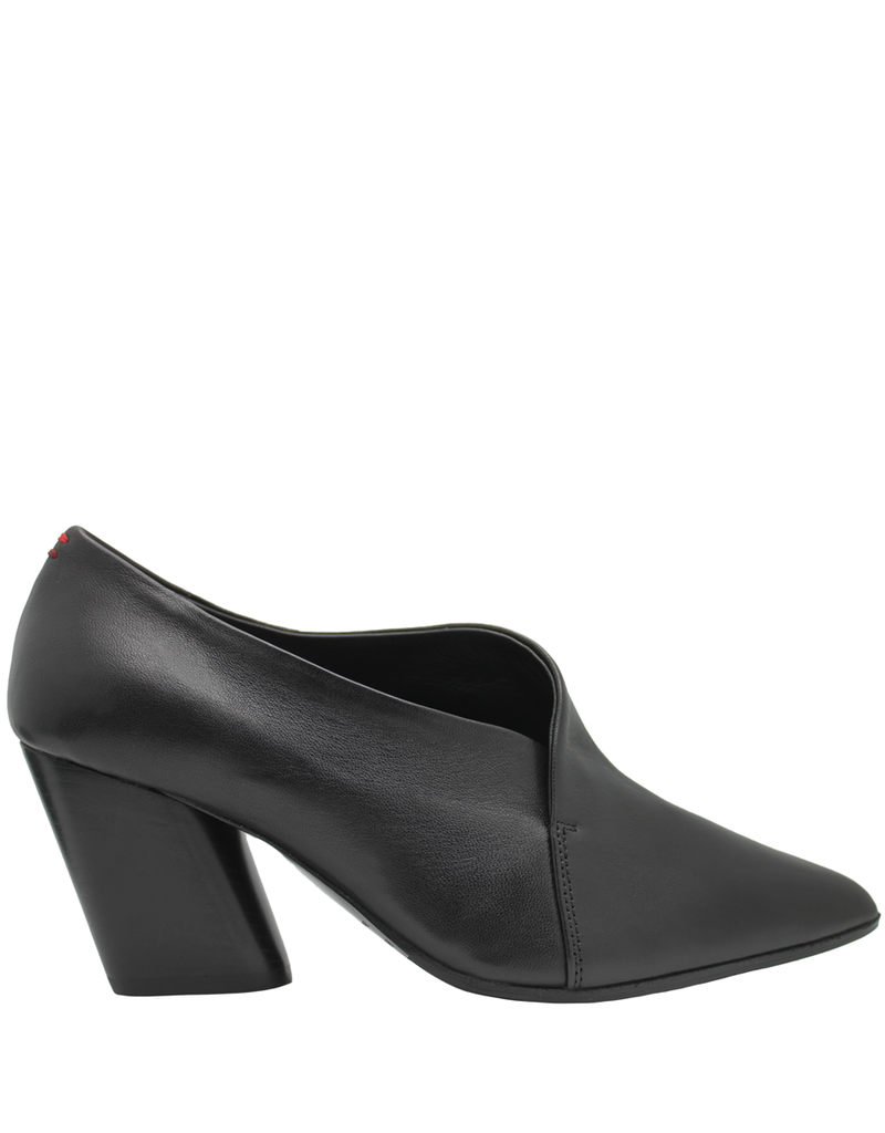 black pumps medium heel