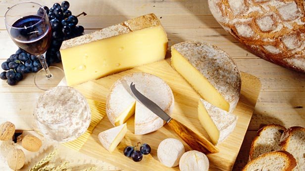 No Longer Floppy Slices--The Artisan Cheeses of America