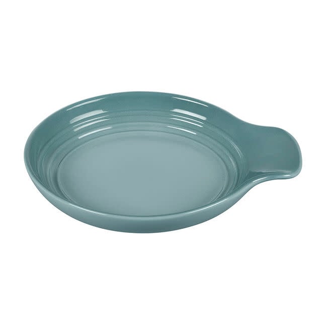 https://cdn.shoplightspeed.com/shops/607171/files/49253944/le-creuset-le-creuset-signature-spoon-rest-6-inch.jpg