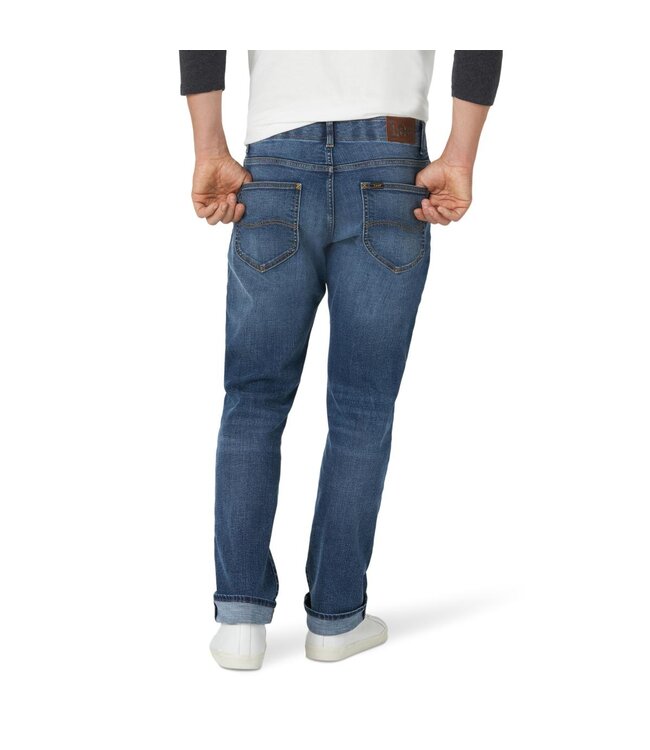 Lee Men's Extreme Motion Athletic Tapered Leg Jean 2015274