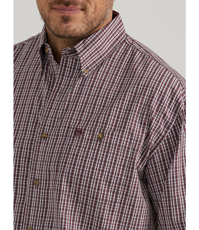 Wrangler Men's Classic Relaxed Fit Long-Sleeve Button Down Shirt 112337436
