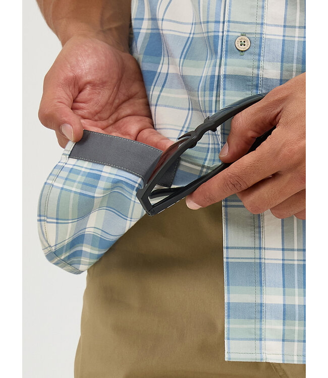 Wrangler Men's ATG Cedar Zip Pocket Plaid Shirt 112361440