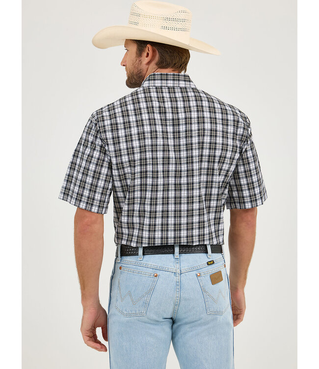 Wrangler Men's Wrinkle Resist Short-Sleeve Western Snap Plaid Shirt 112359509