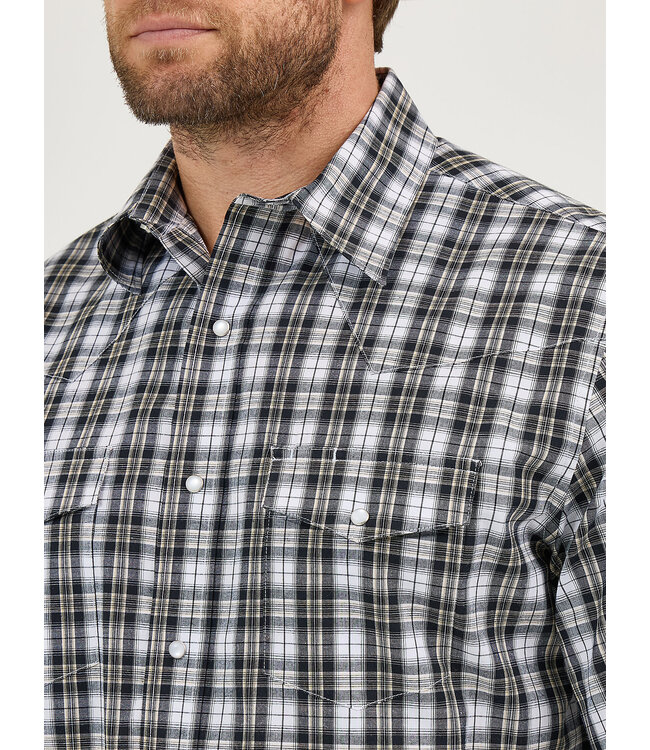 Wrangler Men's Wrinkle Resist Short-Sleeve Western Snap Plaid Shirt 112359509