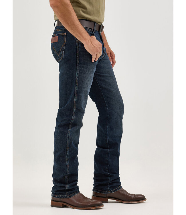 Wrangler Men's Retro Slim Fit Straight Leg Jean 112367881