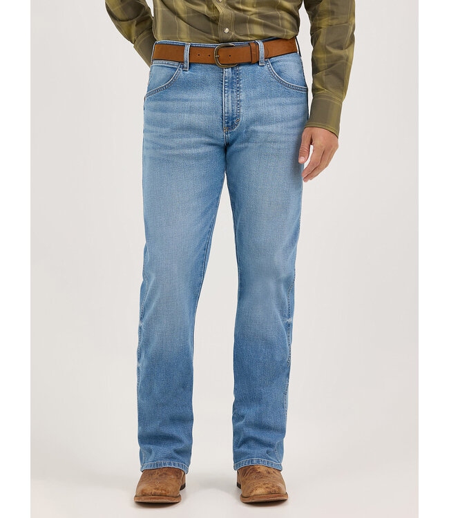 Wrangler Men's Retro Slim Fit Bootcut Jean 112370695