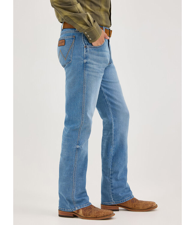 Wrangler Men's Retro Slim Fit Bootcut Jean 112370695