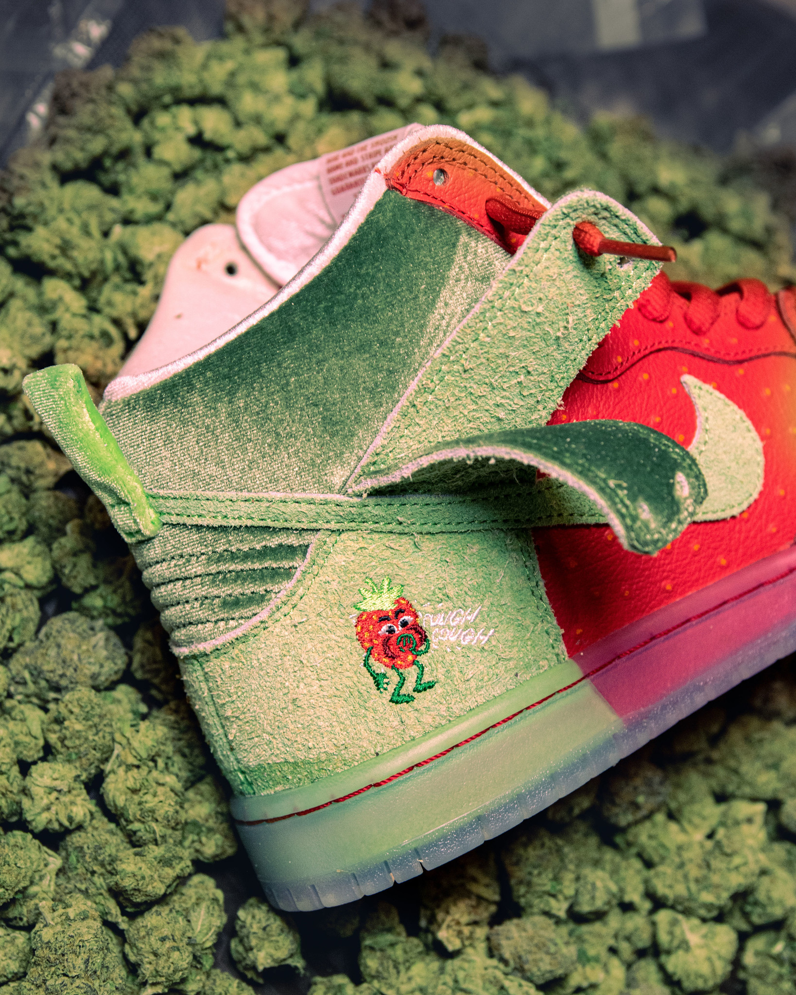 Nike SB Dunk High Strawberry Cough – Drift House