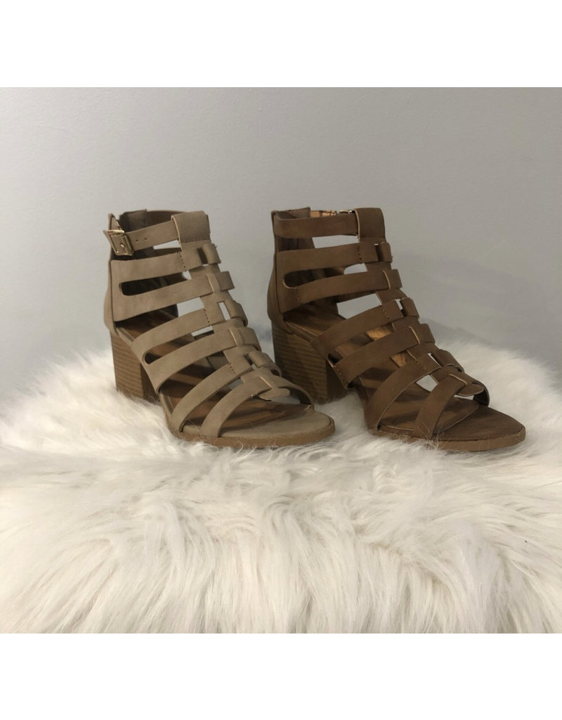 qupid strappy sandals