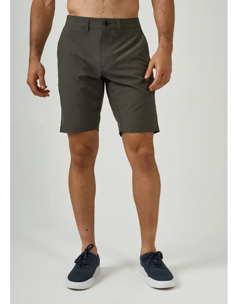 7 Diamonds 7 Diamonds Momentum Hybrid Short Olive