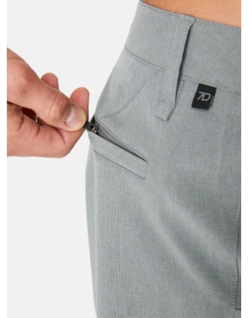 7 Diamonds 7 Diamonds Momentum Hybrid Short Grey