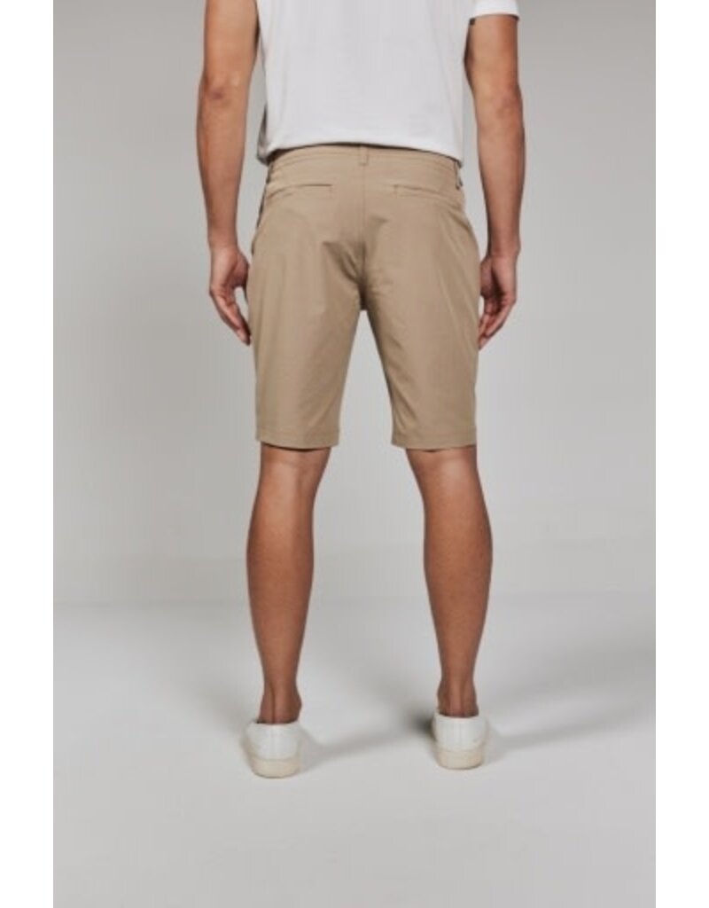 7 Diamonds 7 Diamonds Momentum Hybrid Short Tan