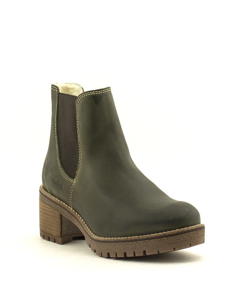 black short ugg boots size 5