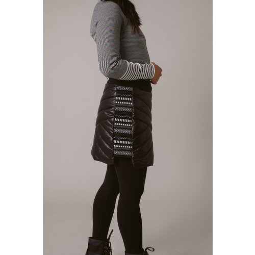Krimson Klover Krimson Klover Carving Skirt Black - Peachleaf (21/22) Krimson Klover Krimson Klover Carving Skirt Black - Peachleaf (21/22)
