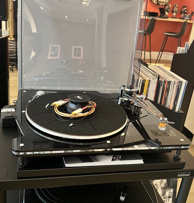 Acoustics DG-1 Record Player RedLine Pack w/  Sabre Cartridge Showroom Demo