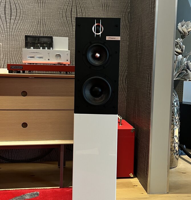 Halo IC-H2 Floorstanding White Loudspeakers Like New, Open Box (Pair)