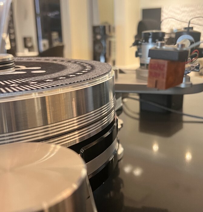 VPI Prime Avenger Reference Turntable Used In Excellent Condition