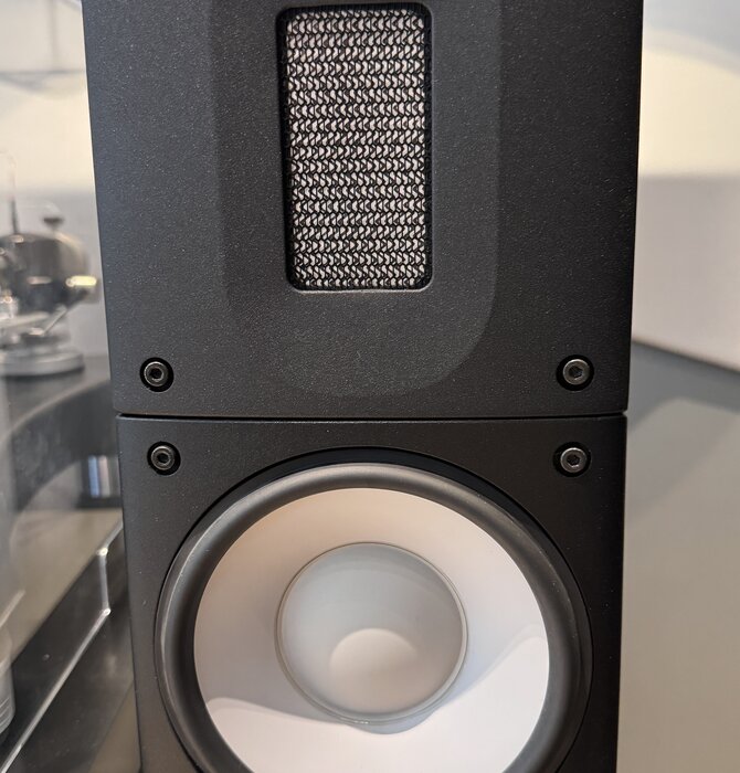 Raidho - XT1 BookShelf Speaker ( Last Pair ), Showroom Demo in Mint Condition with only 5 hours of Play "Stands not included."