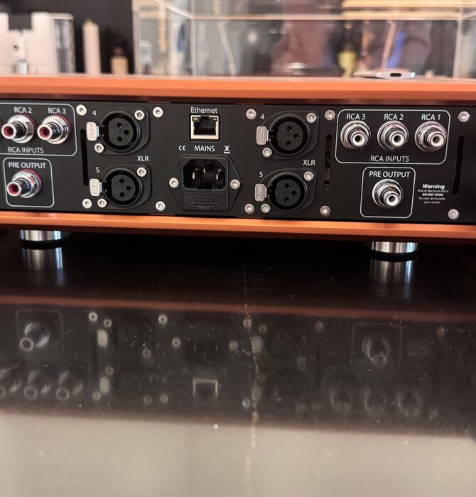 Alluxity  - Integrated Amplifier , Showroom Demo in Mint Condition