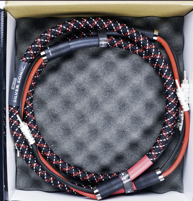 DH Labs -  Deity  , Solid Silver 4ft Speaker Cable with  Locking Silver Banana Plugs , Showroom Demo