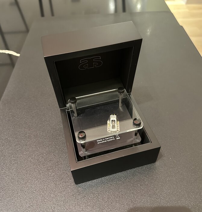 Acoustical Systems - Archon MC ( Moving Coil ) Cartridge , Showroom Demo with roughly 10 hours of play